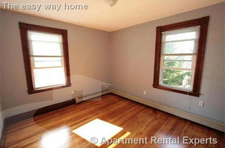 3 bed, 1 bath apartment for rent at 45 Locke St Unit 3, Davis Square — photo 3 of 9