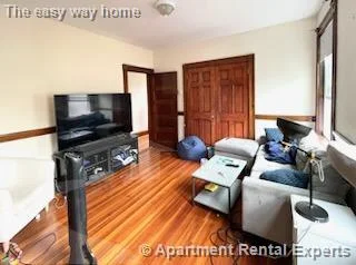 3 bed, 1 bath apartment for rent at 45 Locke St Unit 3, Davis Square — photo 8 of 9