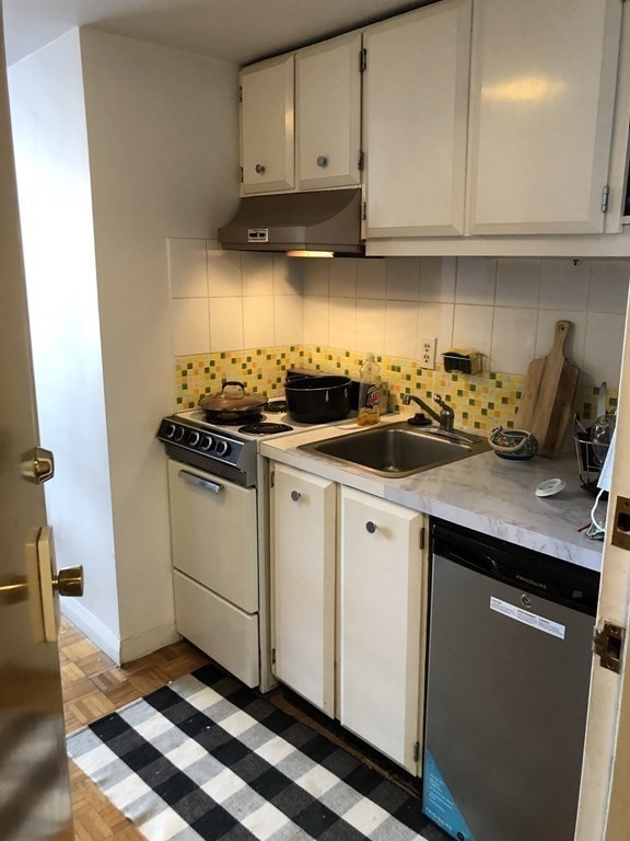 Studio bed, 1 bath apartment for rent at 45 Longwood Ave Unit 403, Coolidge Corner — photo 2 of 11