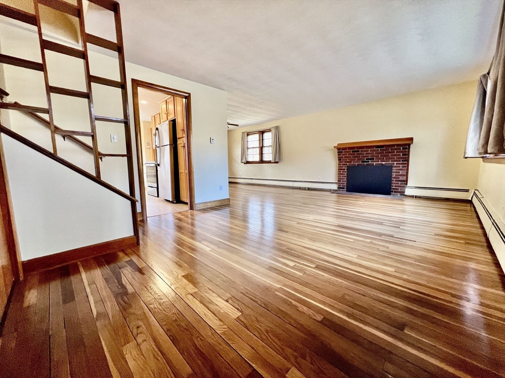 3 bed, 1 bath apartment for rent at 45 Maiden Ln, Wayland — photo 3 of 25