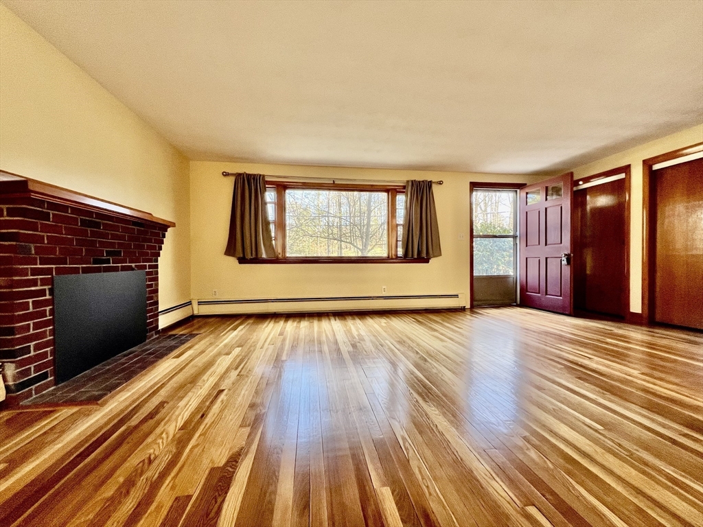 3 bed, 1 bath apartment for rent at 45 Maiden Ln, Wayland — photo 2 of 25