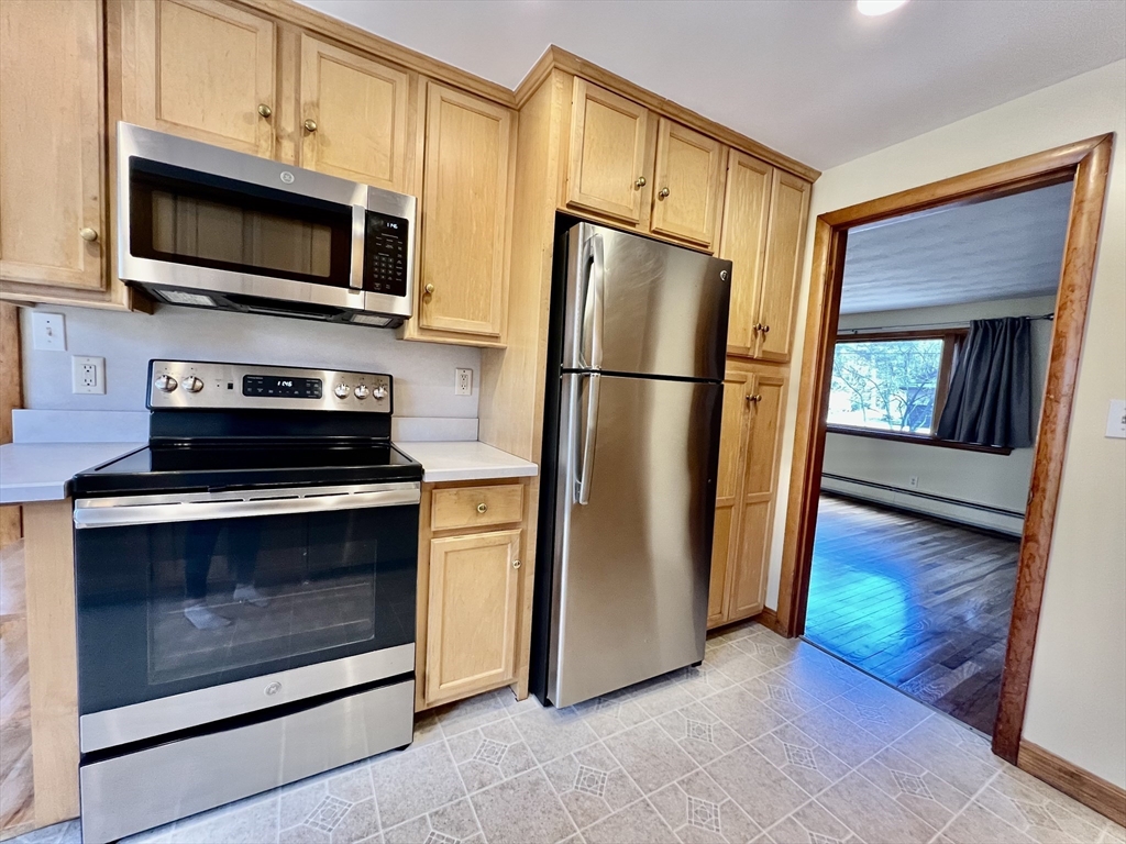 3 bed, 1 bath apartment for rent at 45 Maiden Ln, Wayland — photo 9 of 25
