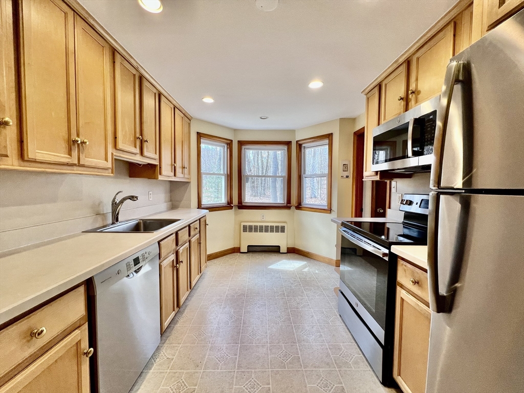 3 bed, 1 bath apartment for rent at 45 Maiden Ln, Wayland — photo 8 of 25