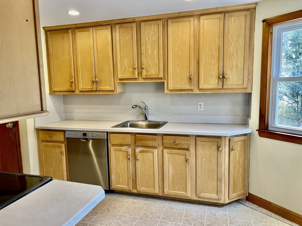 3 bed, 1 bath apartment for rent at 45 Maiden Ln, Wayland — photo 10 of 25