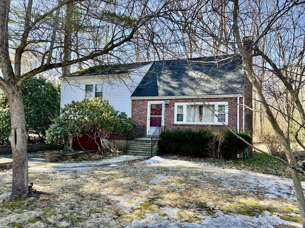 3 bed, 1 bath apartment for rent at 45 Maiden Ln, Wayland — photo 1 of 25