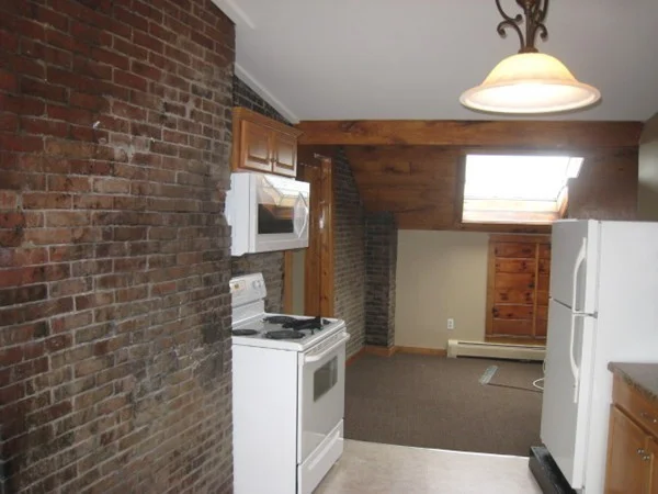 1 bed, 1 bath apartment for rent at 45 Main St Unit 3, Gloucester — photo 2 of 12