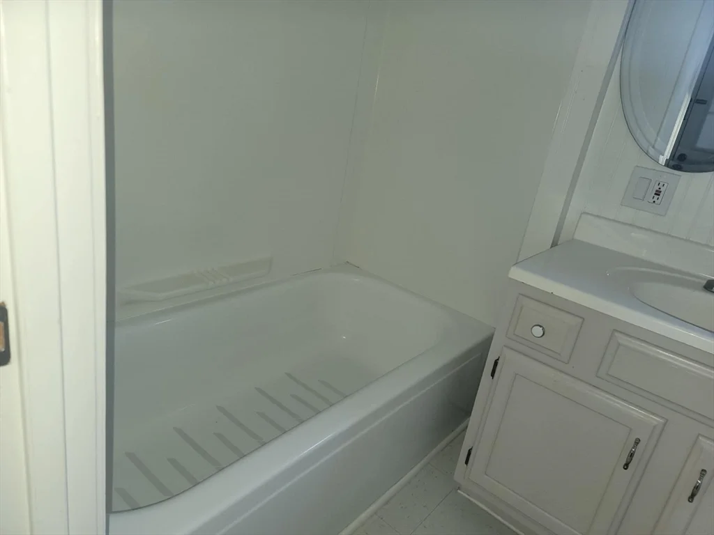 1 bed, 1 bath apartment for rent at 45 Main St Unit B, Charlton — photo 5 of 7