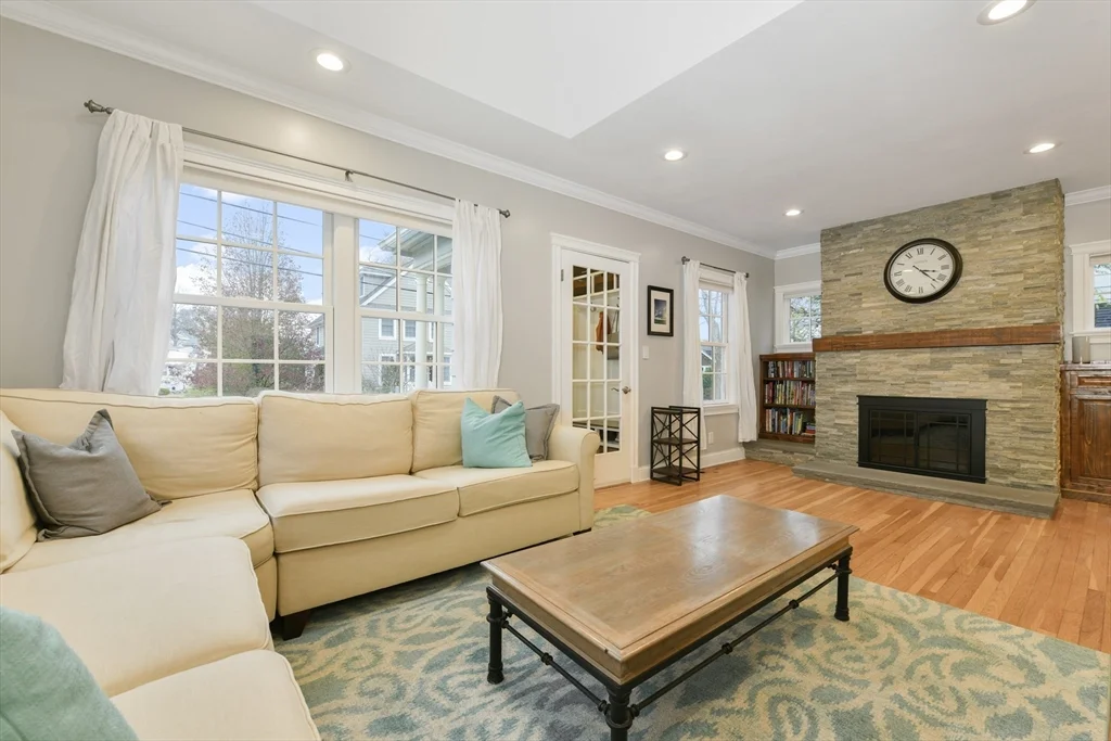 3 bed, 2 bath apartment for rent at 45 Margaret Rd, Newton Highlands — photo 5 of 24