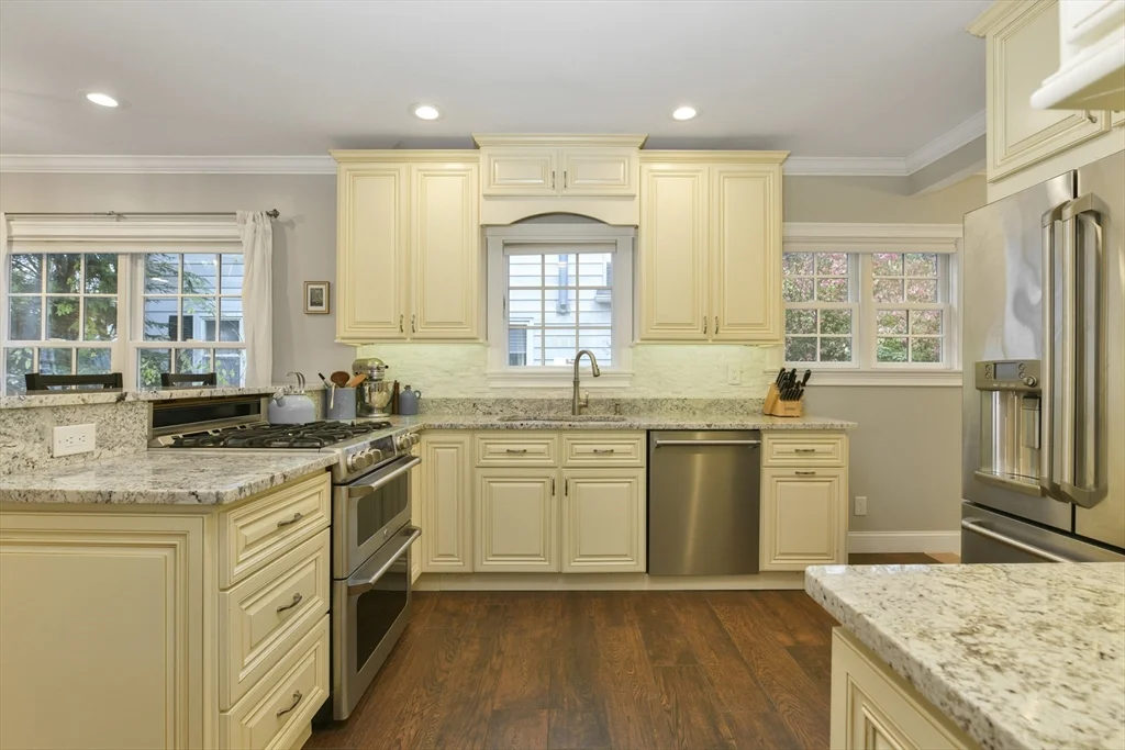 3 bed, 2 bath apartment for rent at 45 Margaret Rd, Newton Highlands — photo 10 of 24