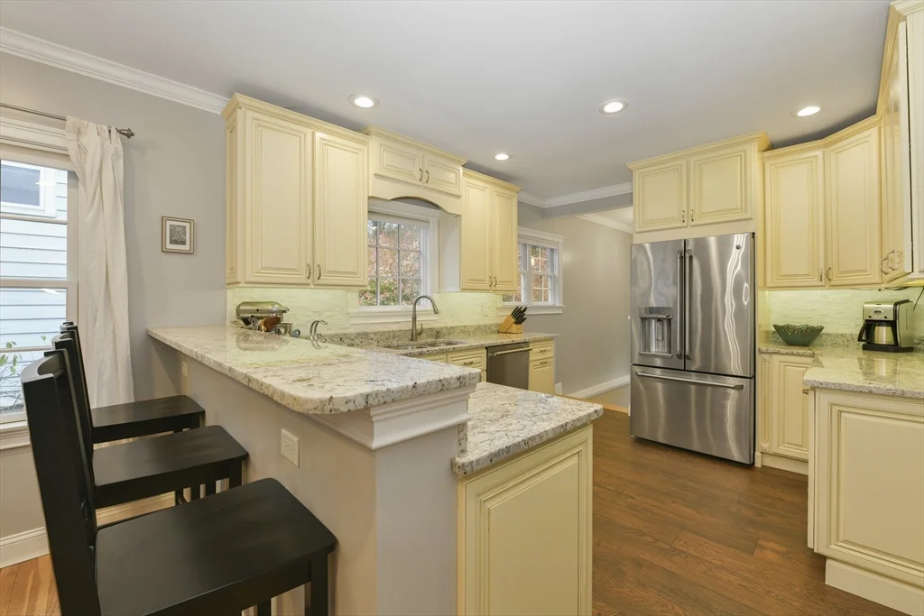 3 bed, 2 bath apartment for rent at 45 Margaret Rd, Newton Highlands — photo 9 of 24