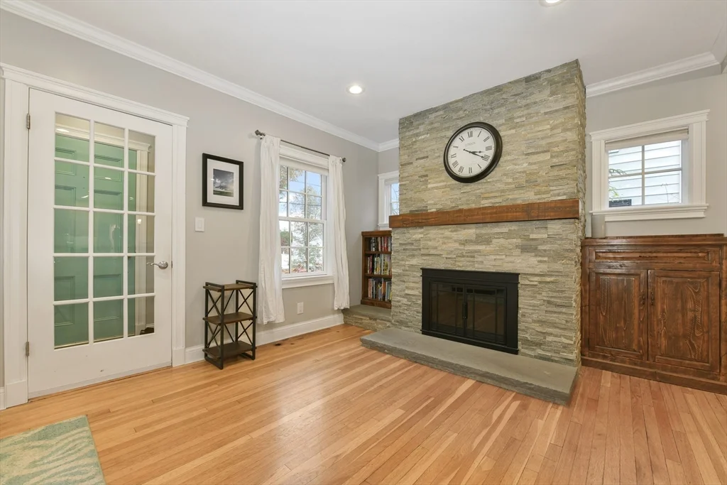 3 bed, 2 bath apartment for rent at 45 Margaret Rd, Newton Highlands — photo 6 of 24