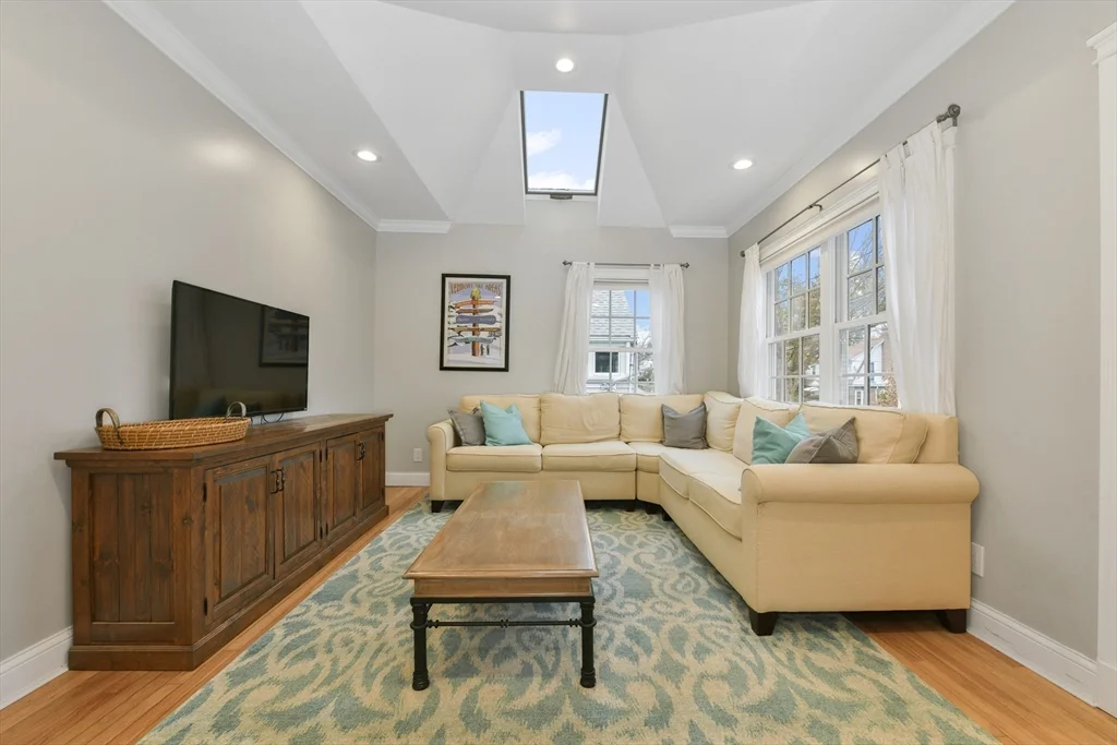 3 bed, 2 bath apartment for rent at 45 Margaret Rd, Newton Highlands — photo 4 of 24