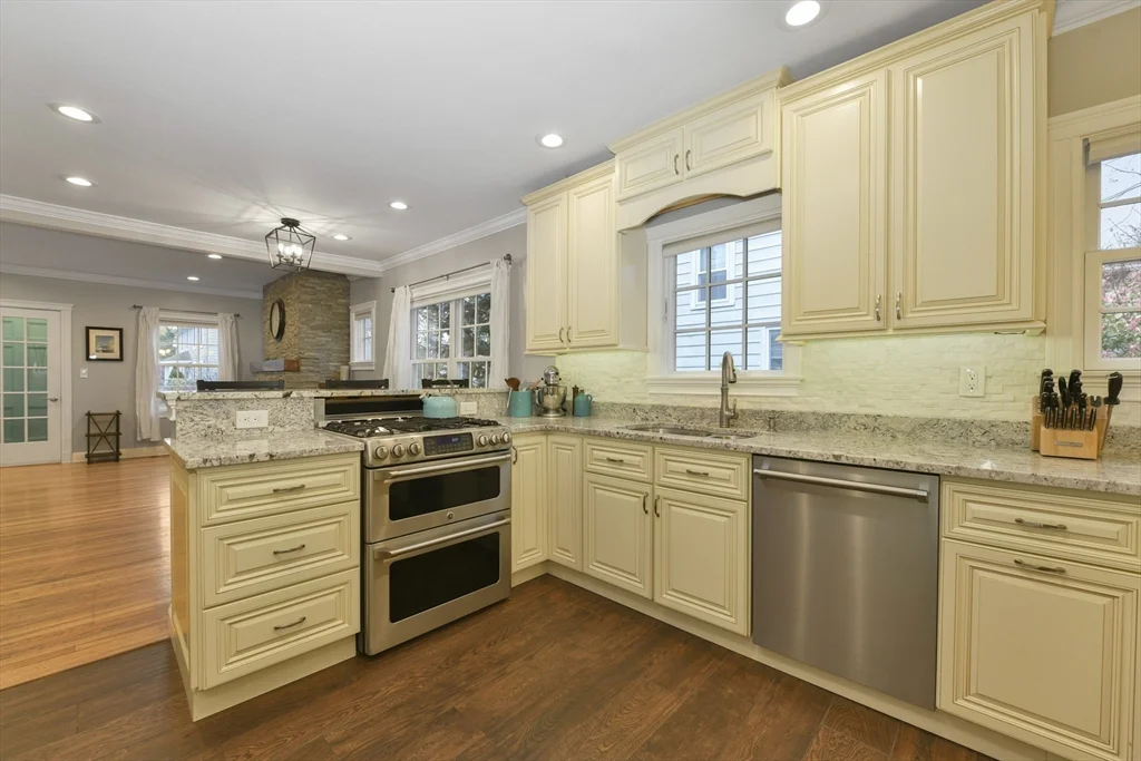 3 bed, 2 bath apartment for rent at 45 Margaret Rd, Newton Highlands — photo 11 of 24