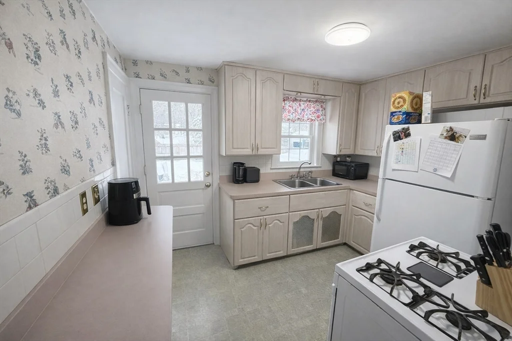 2 bed, 1 bath apartment for rent at 45 Mcphee Rd Unit 1, Framingham — photo 4 of 9