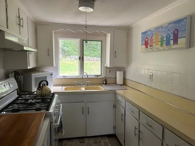 2 bed, 1 bath apartment for rent at 45 Moco Rd Unit N/A, Barnstable — photo 6 of 14