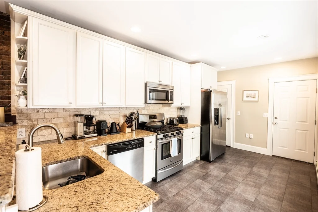 3 bed, 2 bath apartment for rent at 45 Mystic Unit 2, Charlestown — photo 2 of 13
