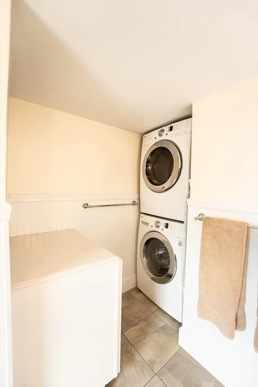 3 bed, 2 bath apartment for rent at 45 Mystic Unit 2, Charlestown — photo 11 of 13