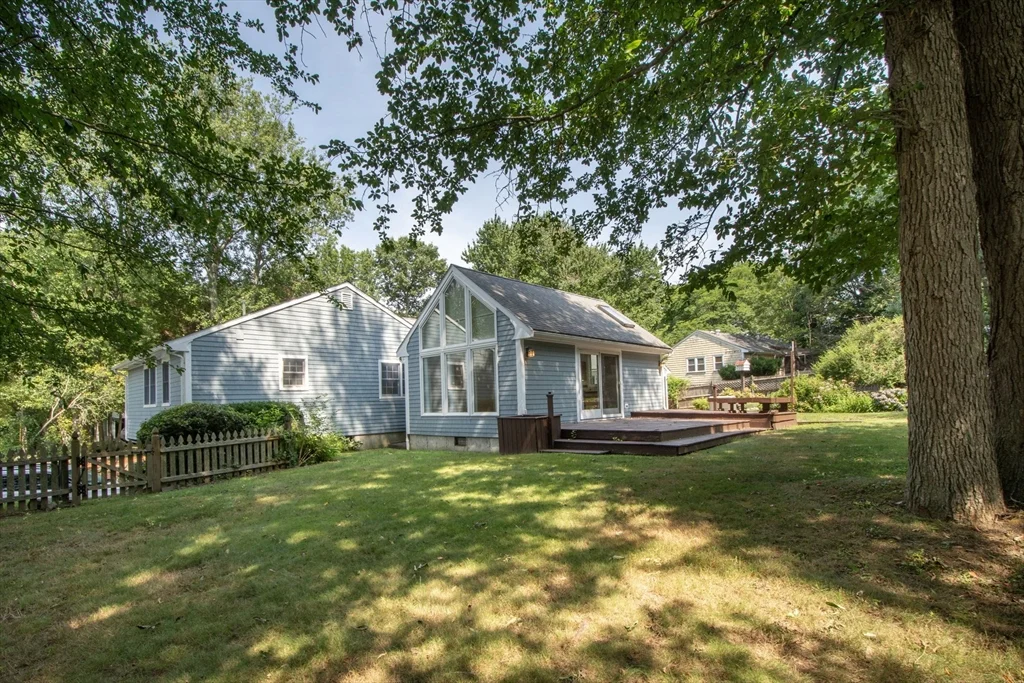 4 bed, 2 bath apartment for rent at 45 Old Pasture Rd, Cohasset — photo 4 of 34