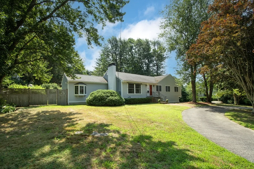 4 bed, 2 bath apartment for rent at 45 Old Pasture Rd, Cohasset — photo 1 of 34