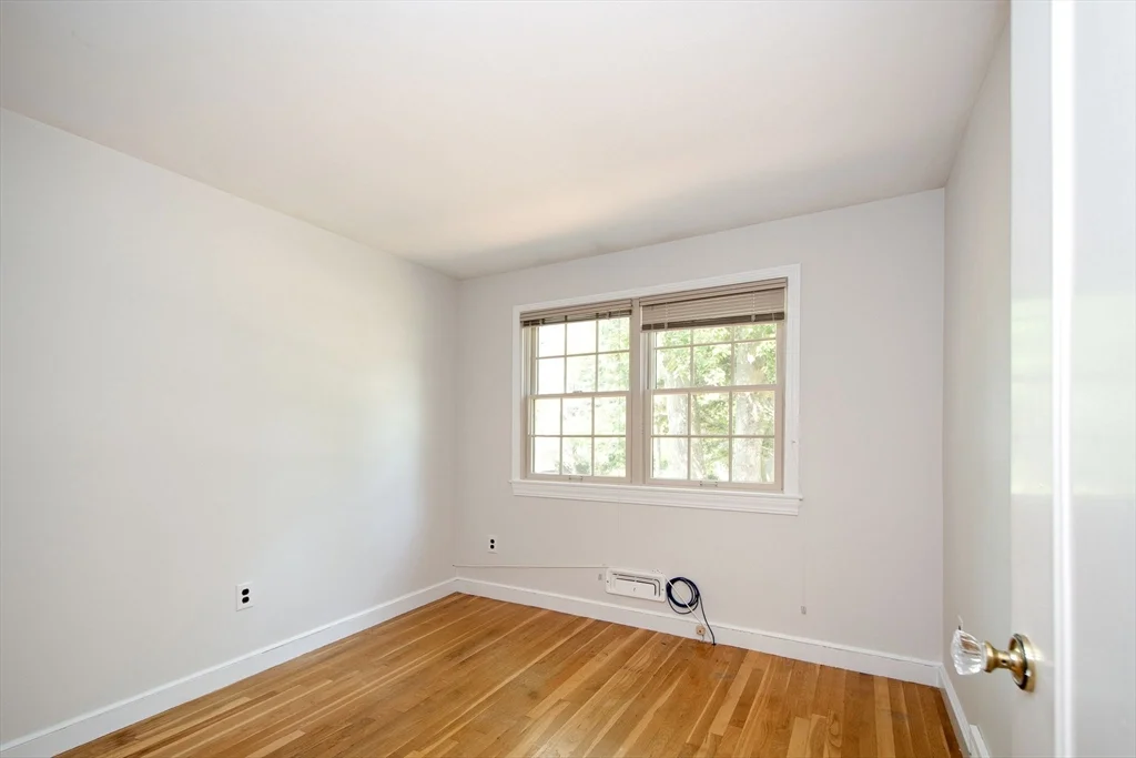 4 bed, 2 bath apartment for rent at 45 Old Pasture Rd, Cohasset — photo 29 of 34