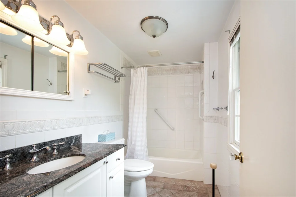 4 bed, 2 bath apartment for rent at 45 Old Pasture Rd, Cohasset — photo 32 of 34