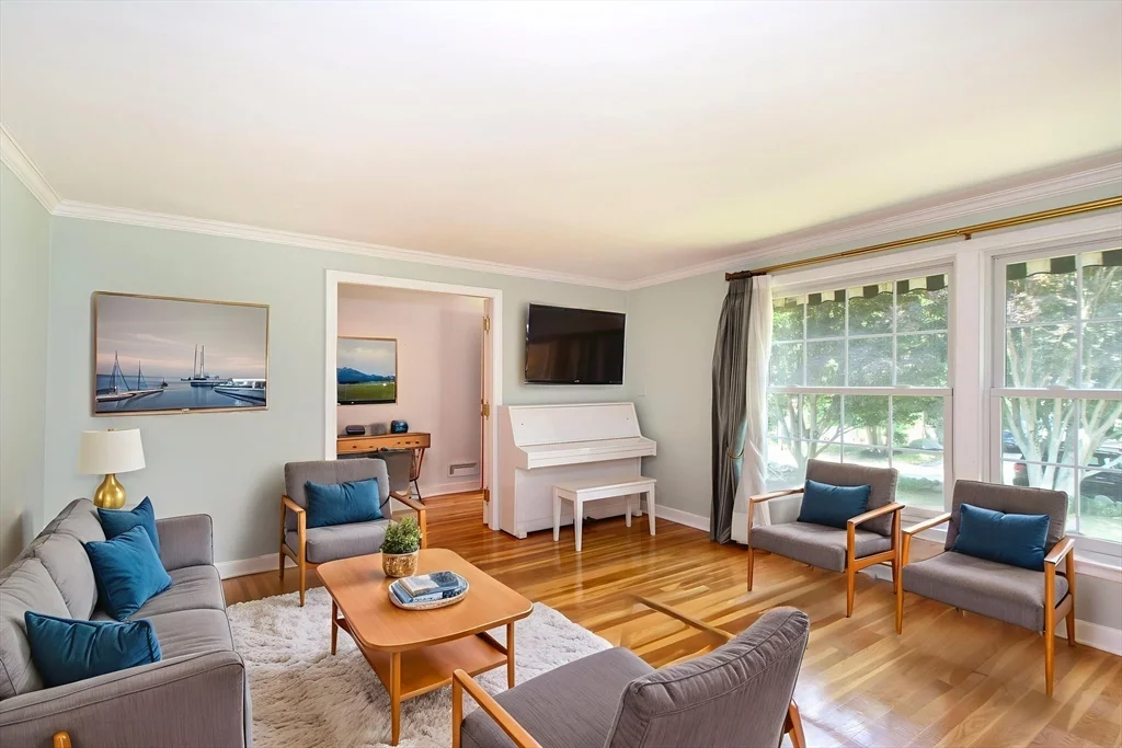 4 bed, 2 bath apartment for rent at 45 Old Pasture Rd, Cohasset — photo 14 of 34