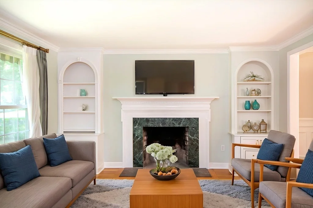 4 bed, 2 bath apartment for rent at 45 Old Pasture Rd, Cohasset — photo 10 of 34