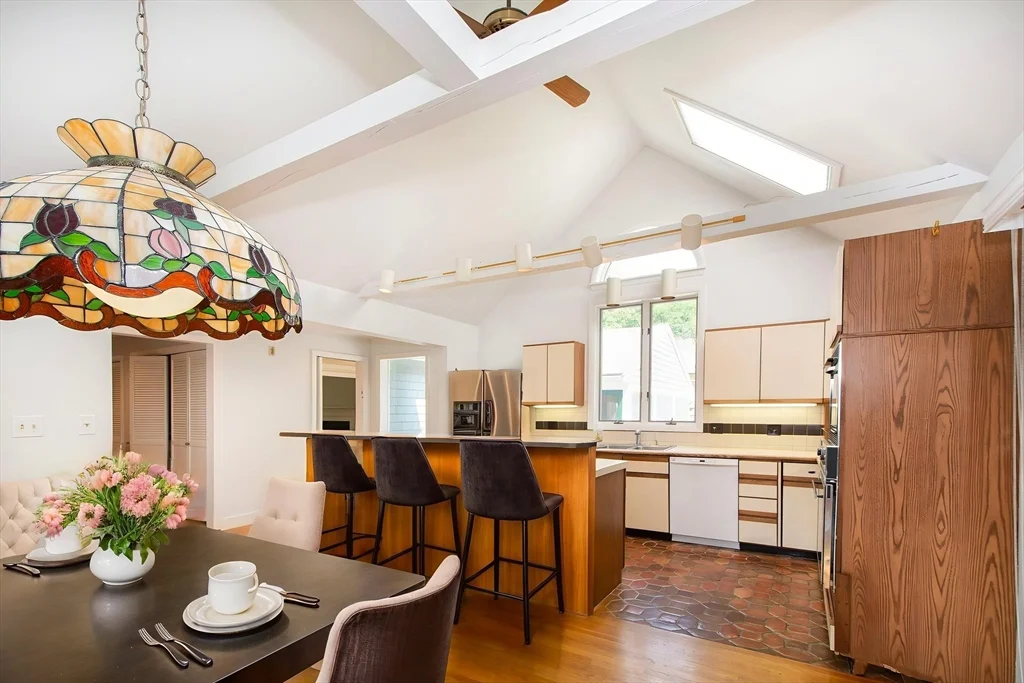 4 bed, 2 bath apartment for rent at 45 Old Pasture Rd, Cohasset — photo 25 of 34