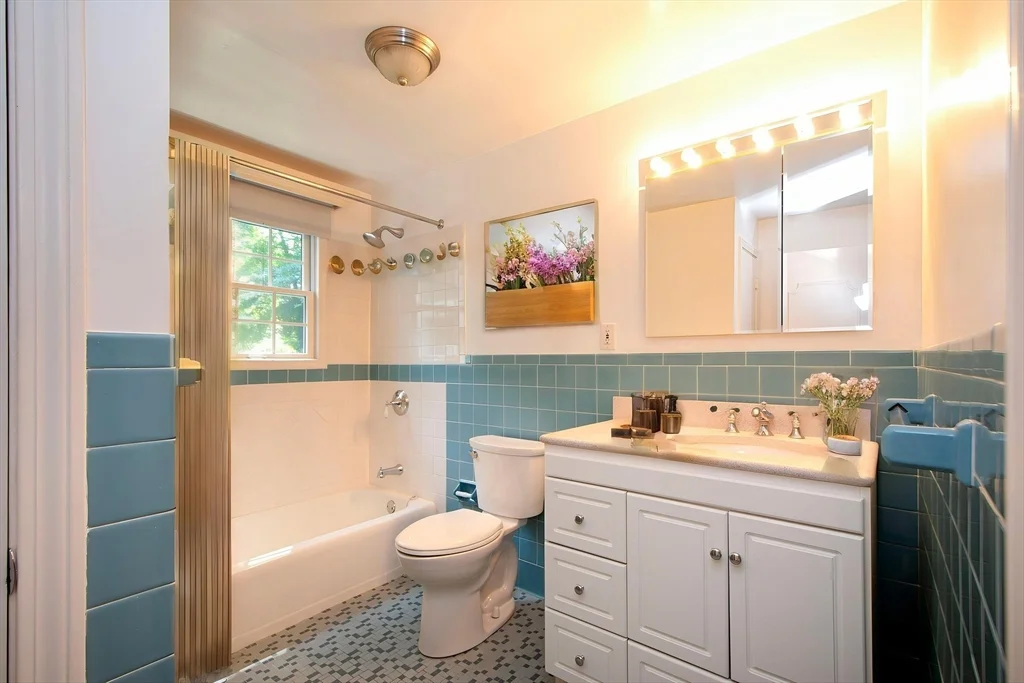 4 bed, 2 bath apartment for rent at 45 Old Pasture Rd, Cohasset — photo 31 of 34