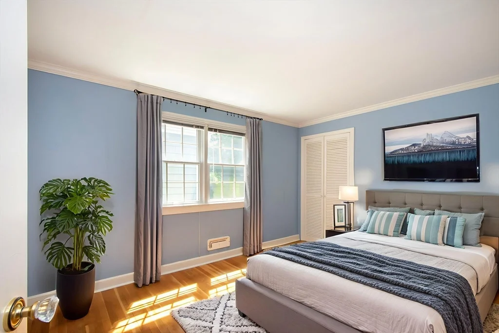 4 bed, 2 bath apartment for rent at 45 Old Pasture Rd, Cohasset — photo 26 of 34