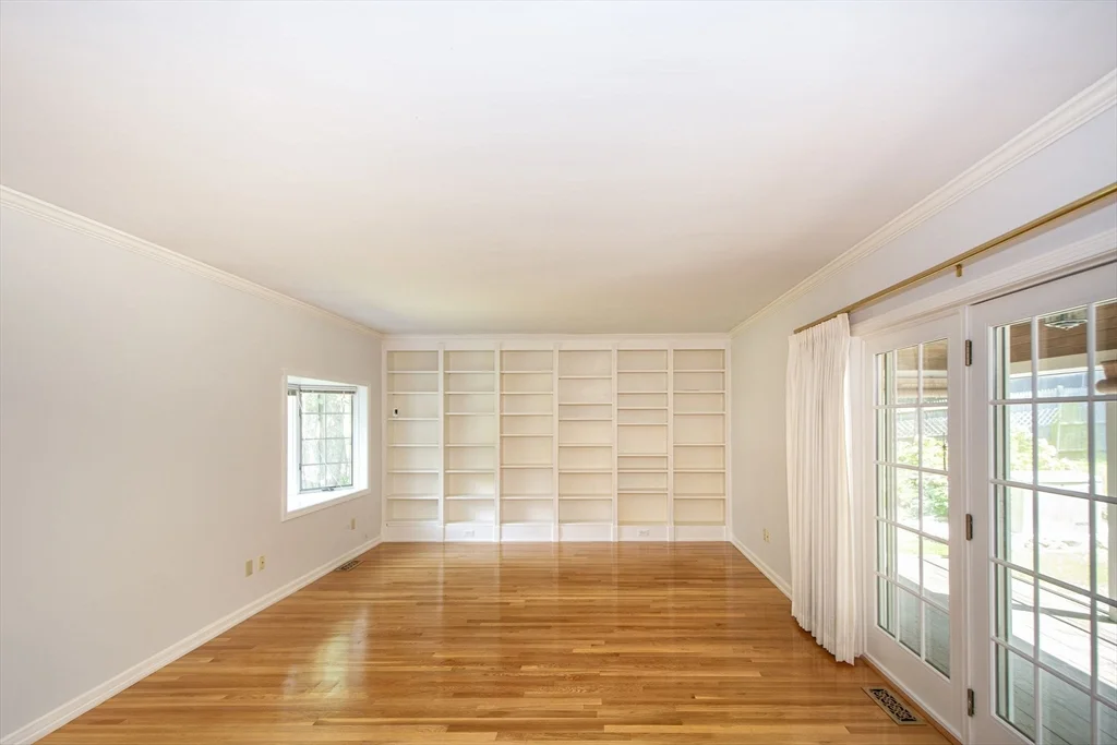 4 bed, 2 bath apartment for rent at 45 Old Pasture Rd, Cohasset — photo 19 of 34