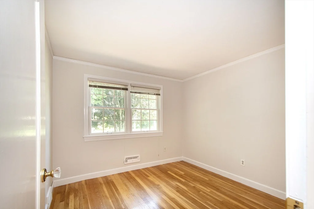 4 bed, 2 bath apartment for rent at 45 Old Pasture Rd, Cohasset — photo 27 of 34