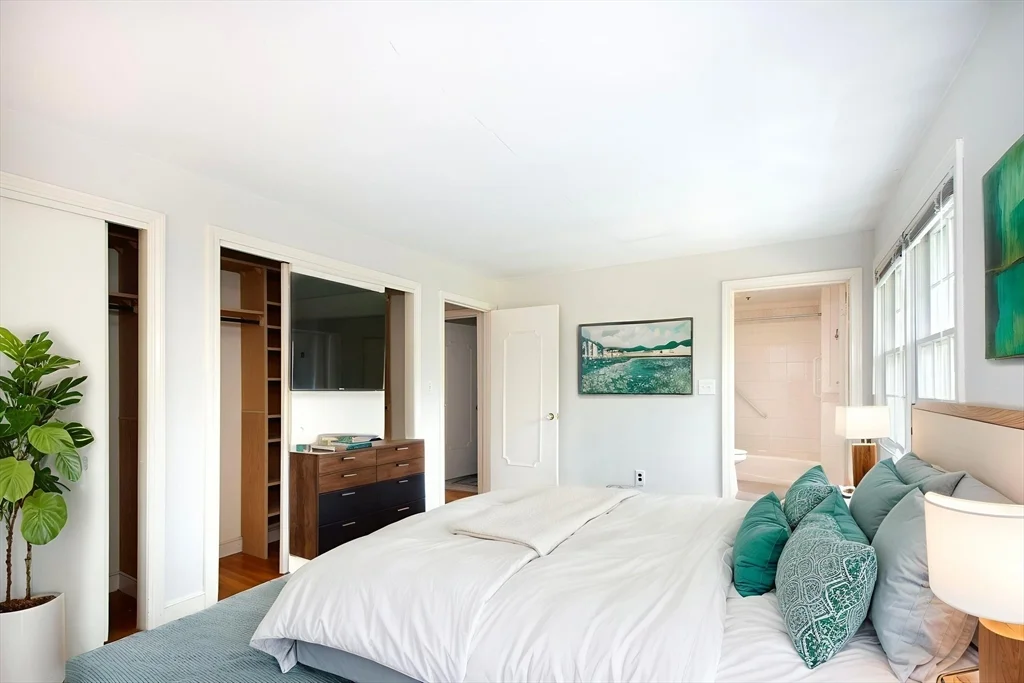 4 bed, 2 bath apartment for rent at 45 Old Pasture Rd, Cohasset — photo 34 of 34