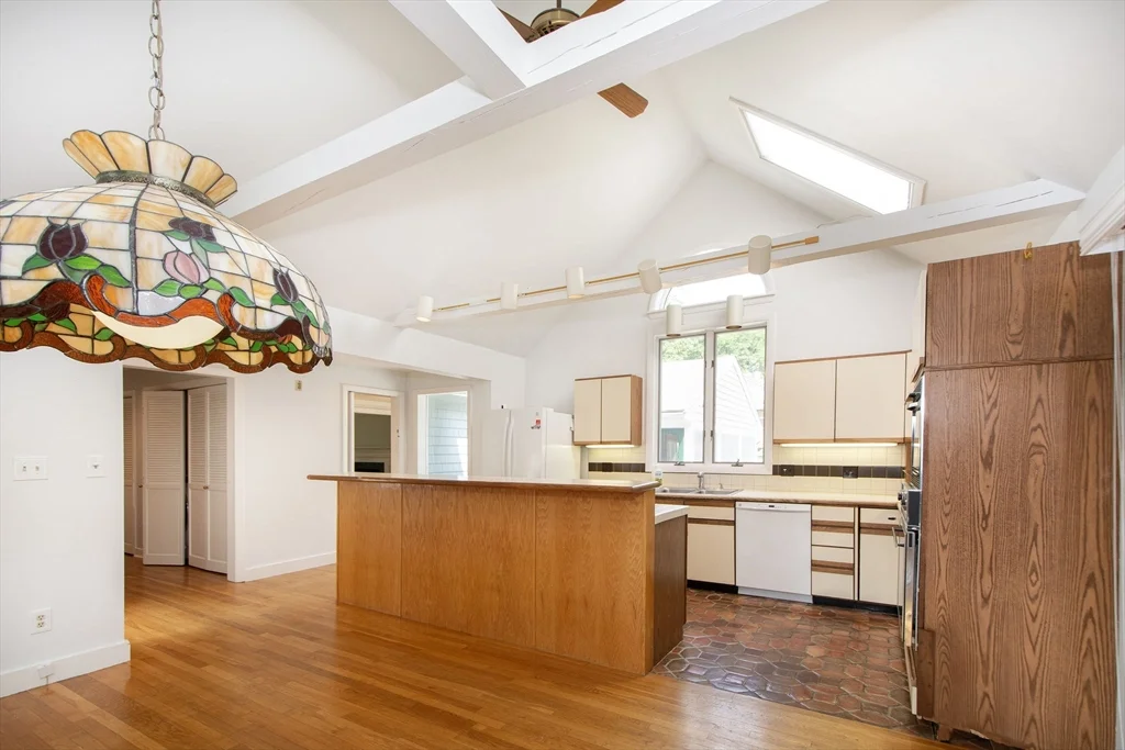 4 bed, 2 bath apartment for rent at 45 Old Pasture Rd, Cohasset — photo 24 of 34