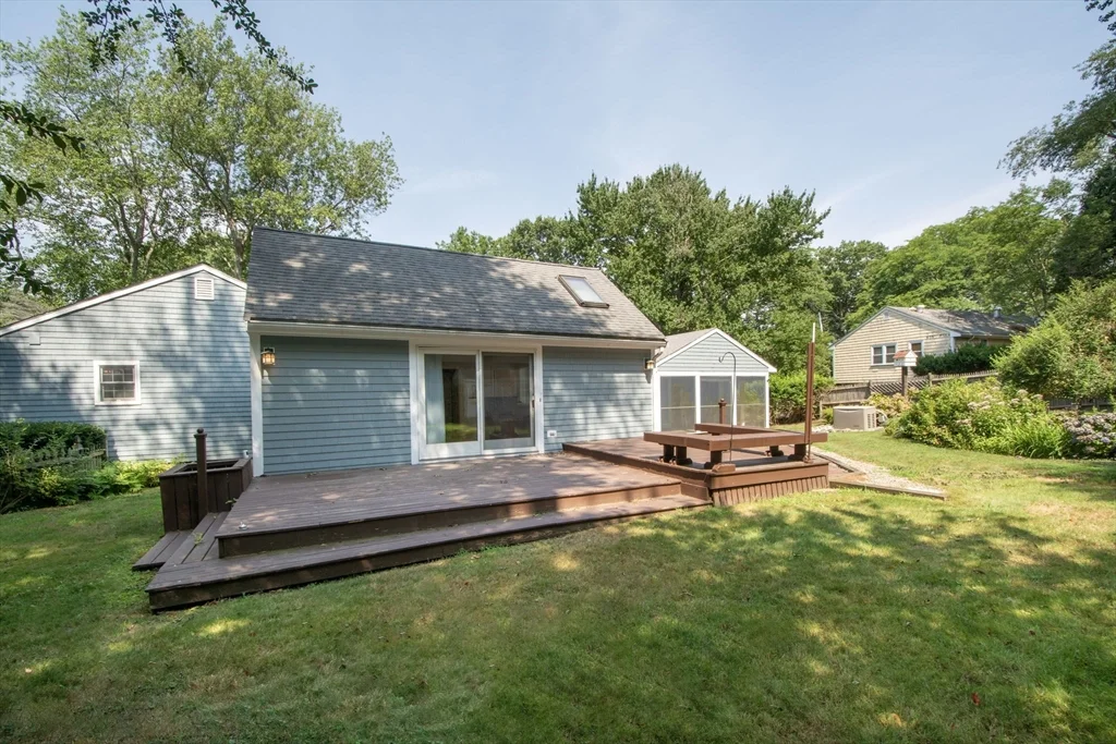 4 bed, 2 bath apartment for rent at 45 Old Pasture Rd, Cohasset — photo 5 of 34