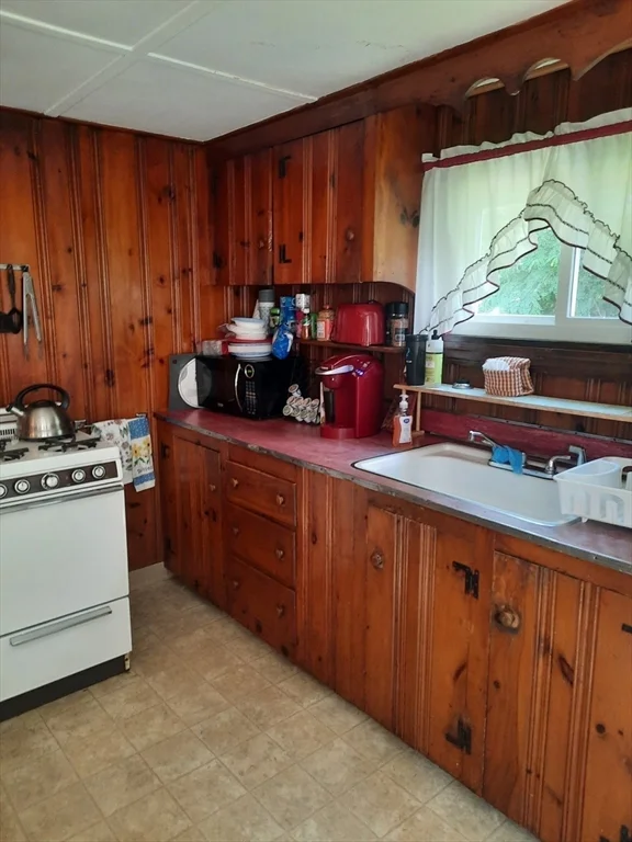 2 bed, 1 bath apartment for rent at 45 Park St Unit 45, Marshfield — photo 4 of 5