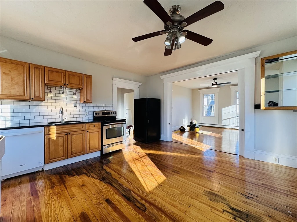 4 bed, 1 bath apartment for rent at 45 Peirce St Unit 1, Middleboro — photo 5 of 23