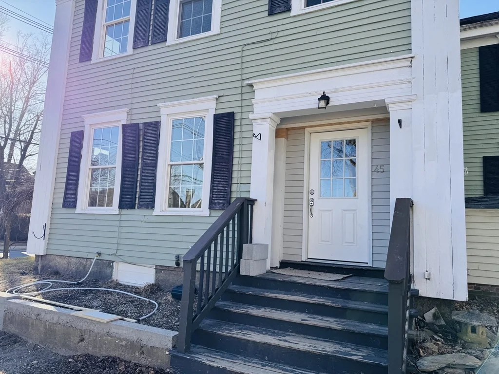 4 bed, 1 bath apartment for rent at 45 Peirce St Unit 1, Middleboro — photo 3 of 23