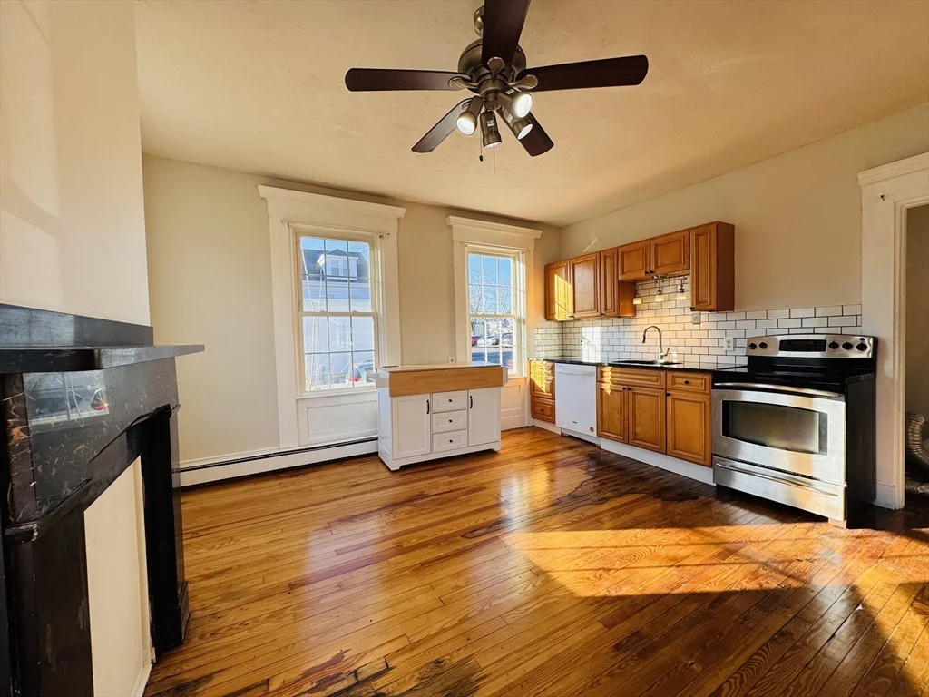 4 bed, 1 bath apartment for rent at 45 Peirce St Unit 1, Middleboro — photo 6 of 23