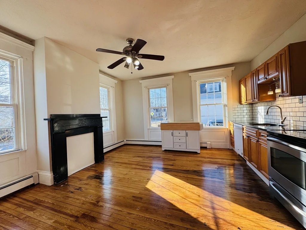 4 bed, 1 bath apartment for rent at 45 Peirce St Unit 1, Middleboro — photo 7 of 23