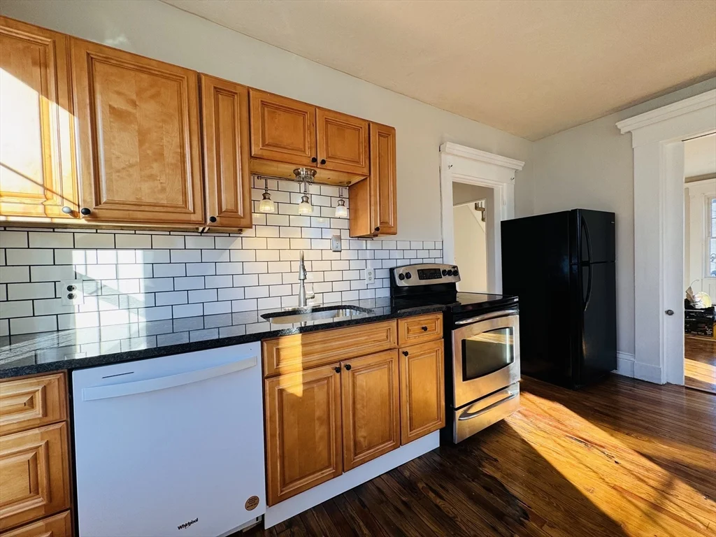 4 bed, 1 bath apartment for rent at 45 Peirce St Unit 1, Middleboro — photo 4 of 23