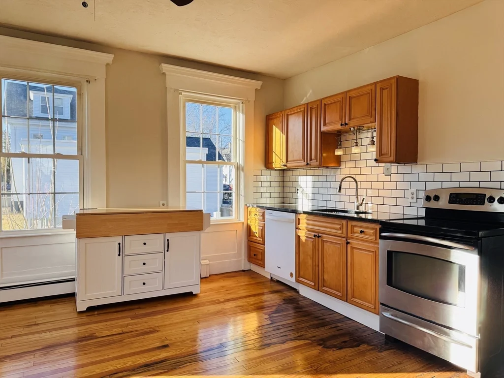4 bed, 1 bath apartment for rent at 45 Peirce St Unit 1, Middleboro — photo 9 of 23