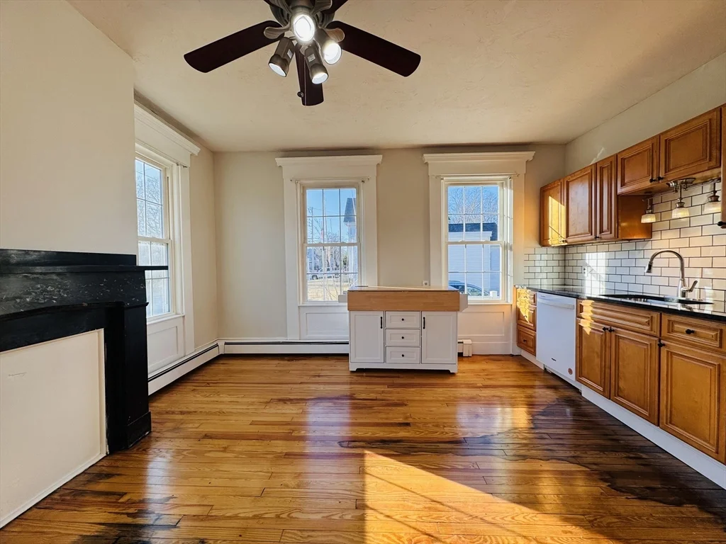 4 bed, 1 bath apartment for rent at 45 Peirce St Unit 1, Middleboro — photo 8 of 23
