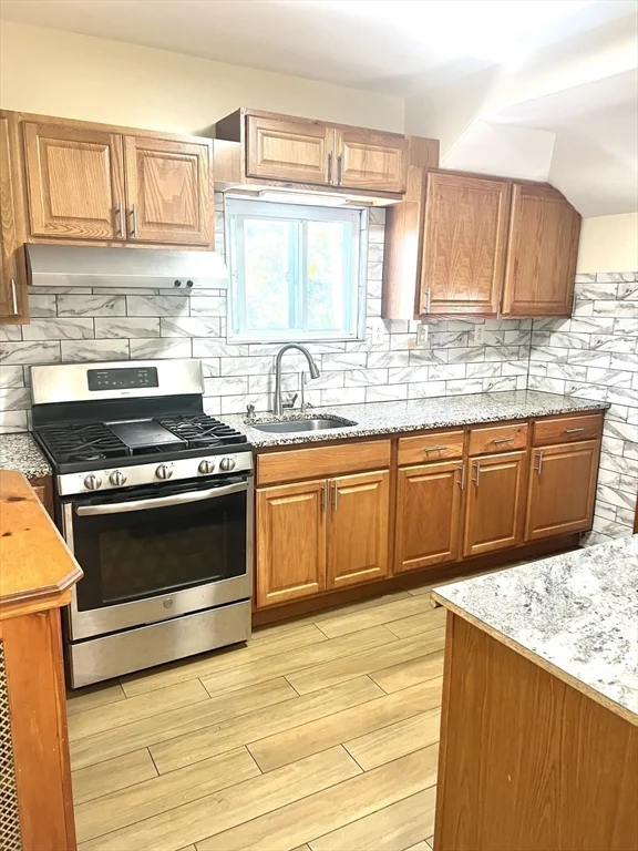 3 bed, 1 bath apartment for rent at 45 Pleasant Unit 2, Winthrop — photo 3 of 18
