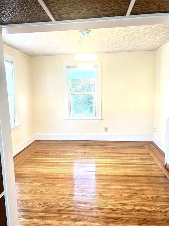 3 bed, 1 bath apartment for rent at 45 Pleasant Unit 2, Winthrop — photo 8 of 18