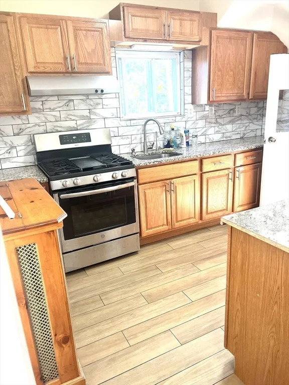 3 bed, 1 bath apartment for rent at 45 Pleasant Unit 2, Winthrop — photo 2 of 18