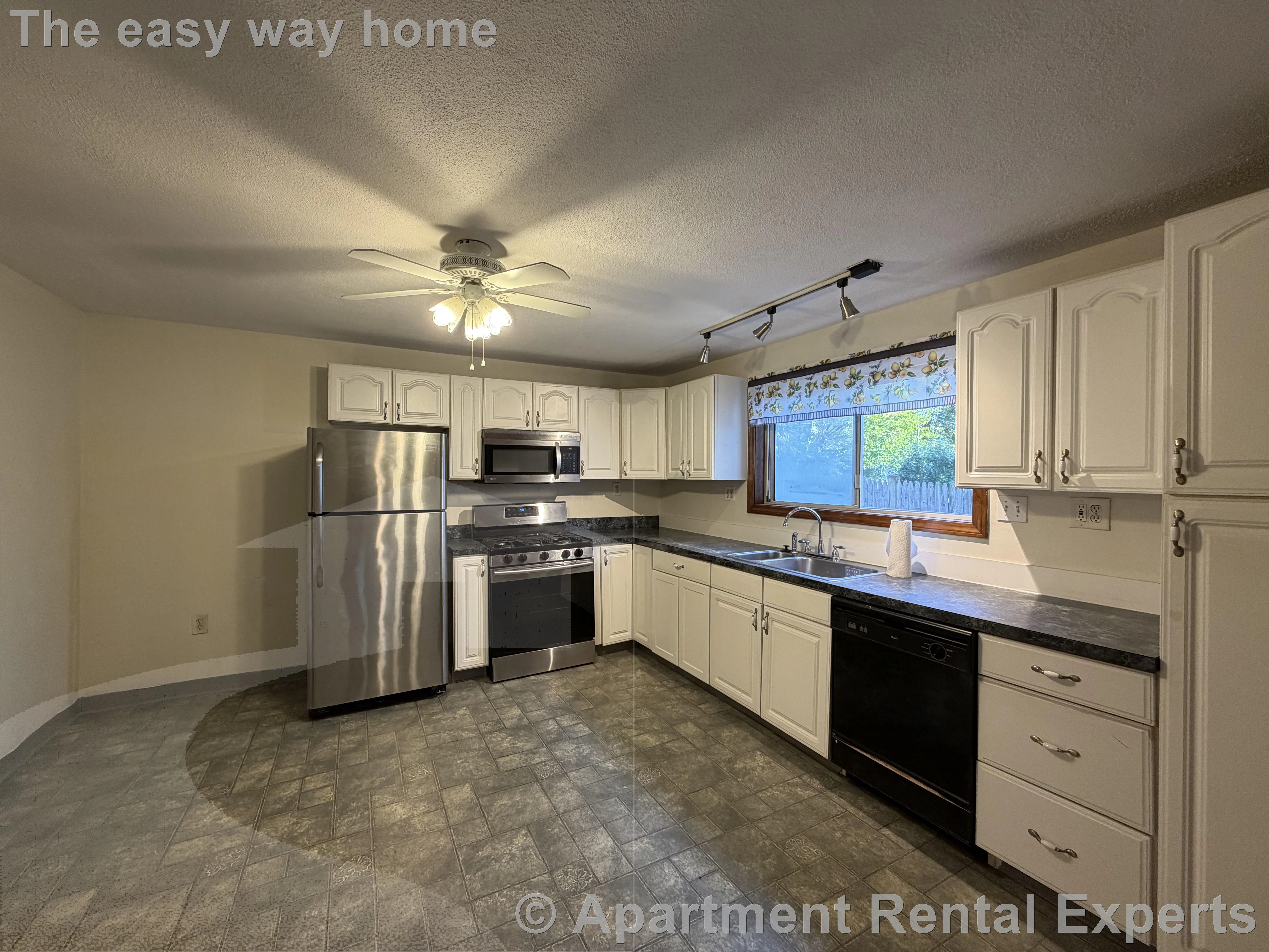 2 bed, 1 bath apartment for rent at 45 Prescott St Unit 1, Union Square — photo 3 of 10
