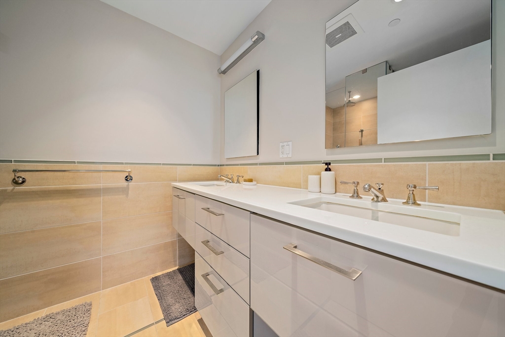 2 bed, 2 bath apartment for rent at 45 Province St Unit 2207, Midtown — photo 13 of 28
