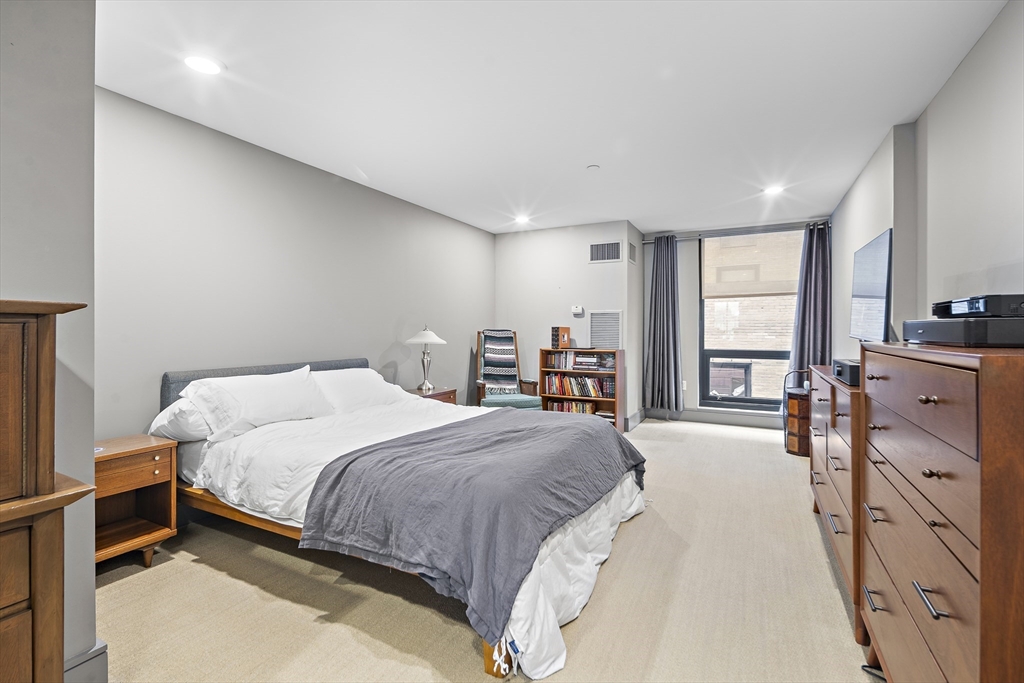 2 bed, 1 bath apartment for rent at 45 Province St Unit 909, Midtown — photo 11 of 19