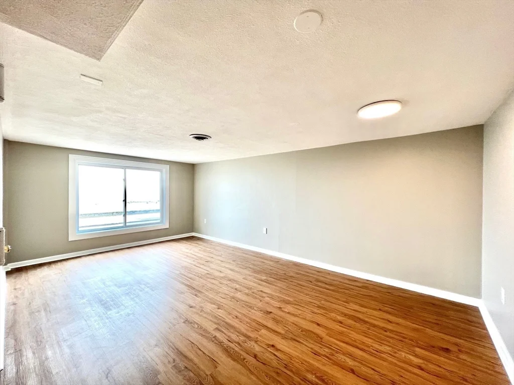 1 bed, 1 bath apartment for rent at 45 Revere Beach Blvd Unit 3, Revere — photo 10 of 17